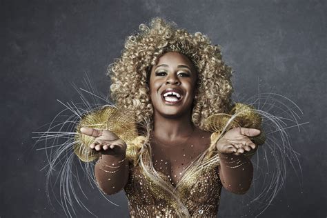  Uzo Aduba Live in Saigon: A Night of Laughter, Music, and Unexpected Giraffes?